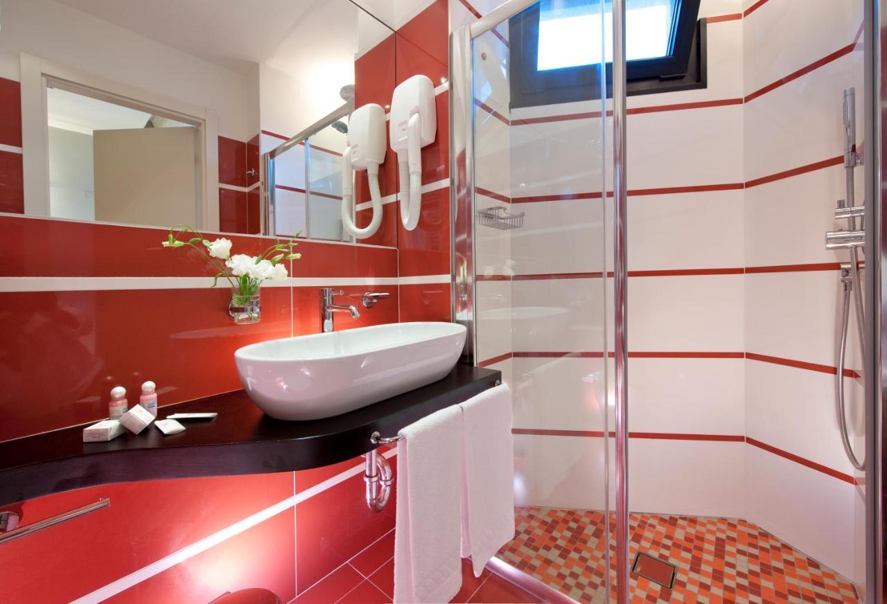 Hotel 2000 Riccione Zimmer foto