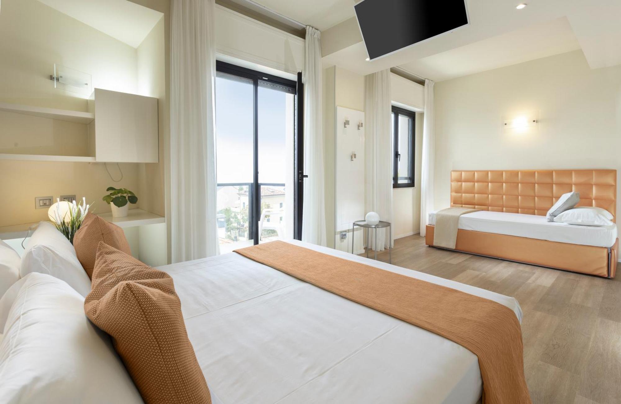 Hotel 2000 Riccione Exterior foto